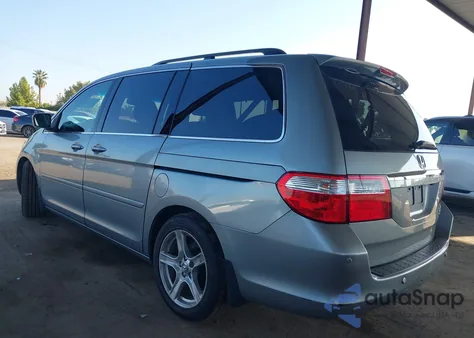2005 Honda Odyssey Touring z USA, uszkodzony, nr VIN 5FNRL38855B015693